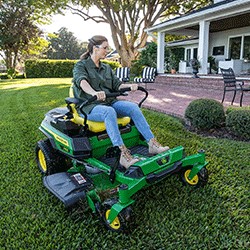 Z370R Electric ZTrak mowing